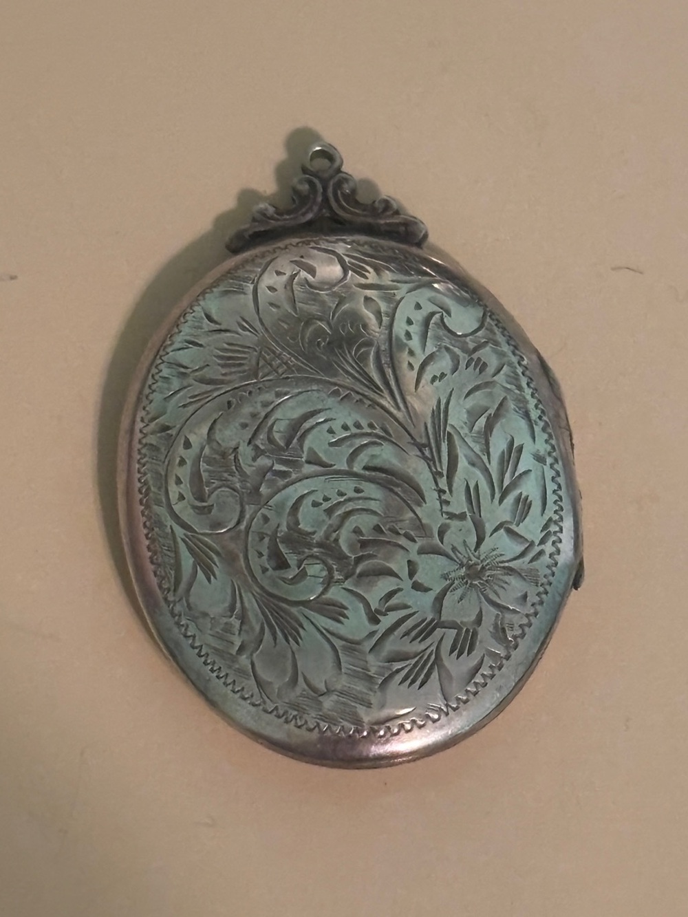 Large Vintage/Antique sterling silver locket.